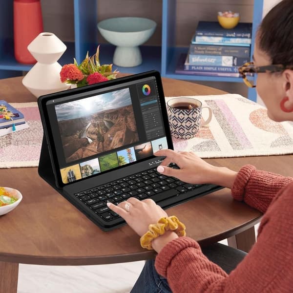 Tech-Protect Galaxy Tab S9 FE taske med engelsk tastatur Svart