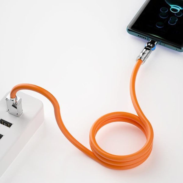 USB-C–USB-A 1,5 metrin kaapelit kulmassa – oranssi