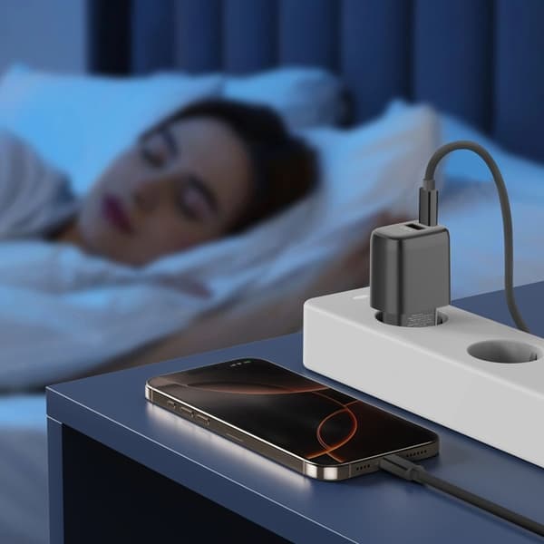 Tech-Protect Väggladdare Adapter USB-A/USB-C 30W - Svart Svart