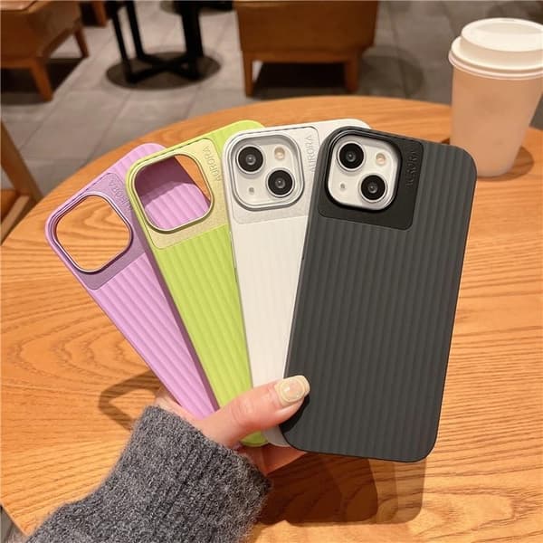 Mobilskal till iPhone 14 Aurora Stripes - Lila Lila