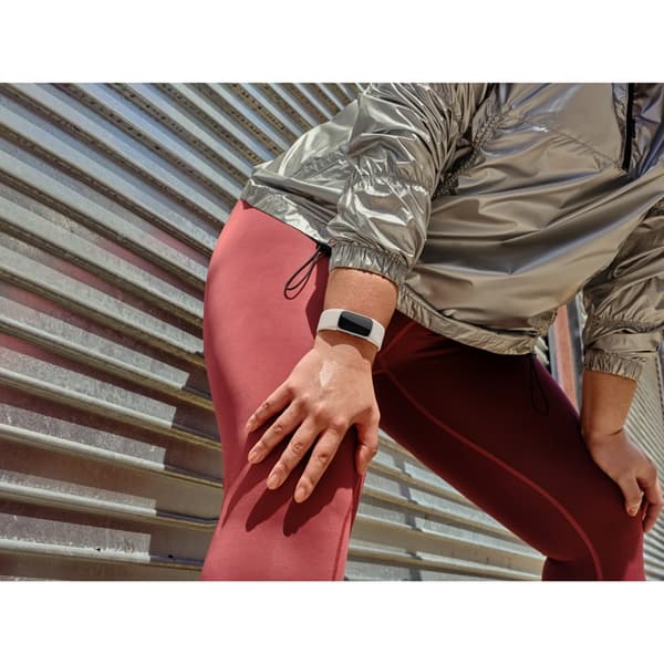FITBIT Charge 6 Silver Aluminum Case Beige
