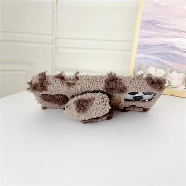 Mobilskal till iPhone 17 Pro 3D Heart Plush TPU Winter Warm - Brun Brun