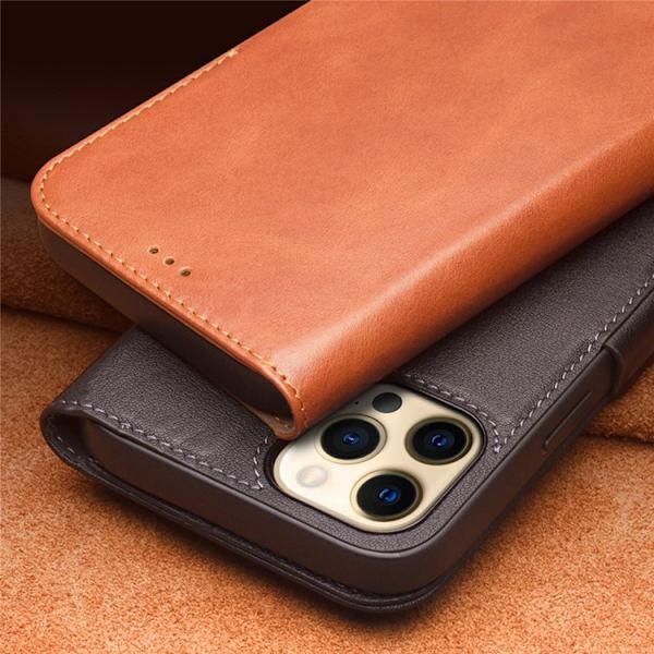 QIALINO iPhone 12 Plånboksfodral Äkta Läder Hoppbart Stativ Brun