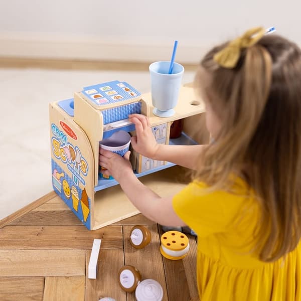MND Cool Scoops Ice Creamery Wooden Counter