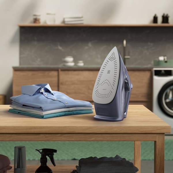 Electrolux Dampstrygejern Refine600 Misty Navy E6SI1-4MN Blå