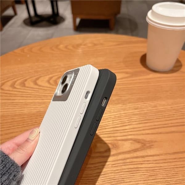 Mobilskal till iPhone 14 Aurora Stripes - Lila Lila