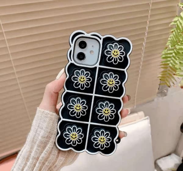 Smiley Flower Pop it Fidget -kotelo iPhone 11:lle - Musta Black