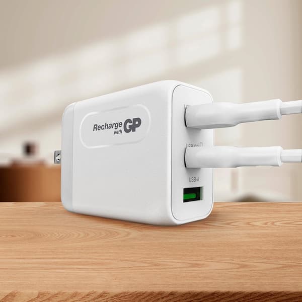 GP Väggladdare 65W GaN Inkl Reseadapter - Vit Vit