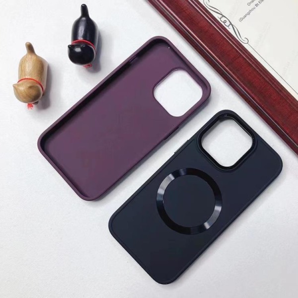 BOOM iPhone 13 Pro Case Magsafe nestemäinen silikoni - viininpunainen
