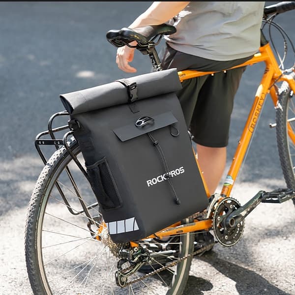 Rockbros Cykeltaske Vandtæt Med Hjelmmontering 18L - Sort Svart