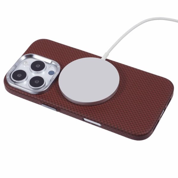 X-LEVEL Mobilskal till iPhone 16 Pro MagSafe Kolfiber + Metallram Röd