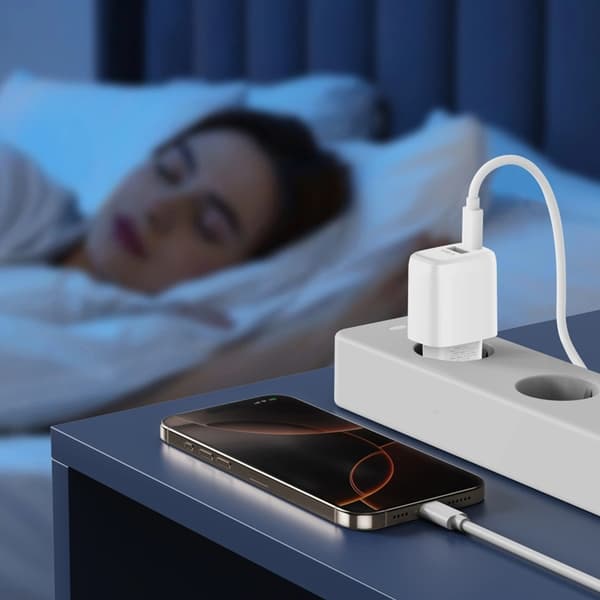Tech-Protect Väggladdare 30W med USB-C Till Lightning Kabel - Vit Vit