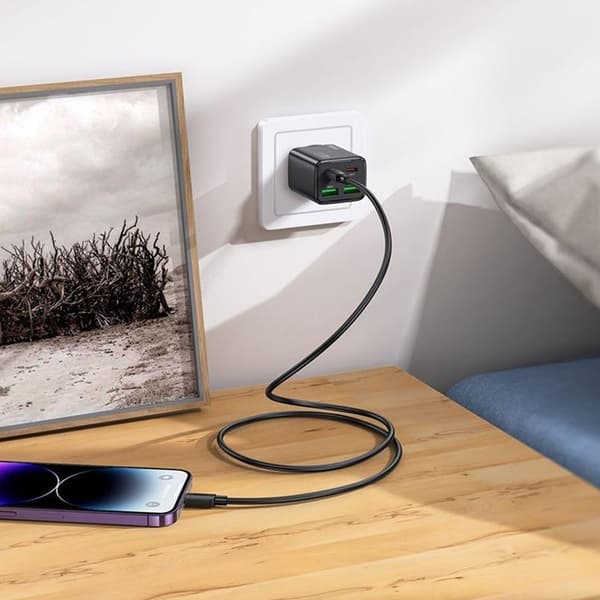 Hoco Hurtigoplader PD 30W 2xUSB-A 2xUSB-C QC3.0 3A med lynkabel N56 Svart