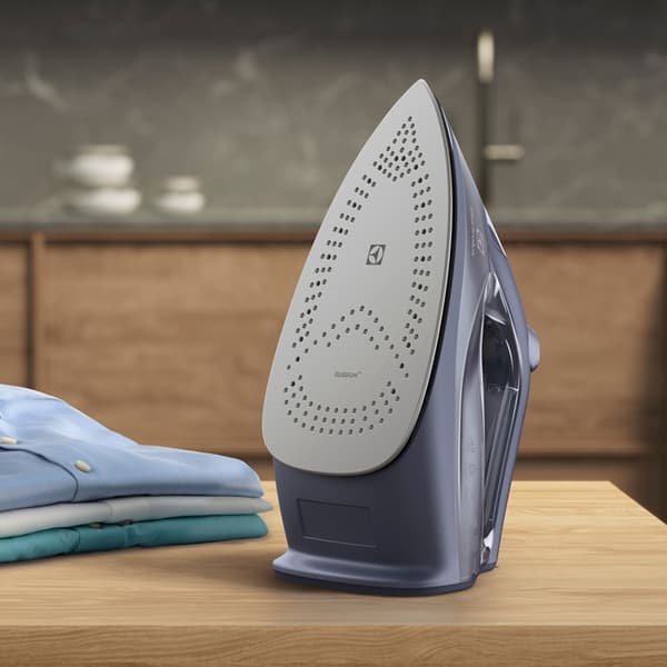 Electrolux Dampstrygejern Refine600 Misty Navy E6SI1-4MN Blå