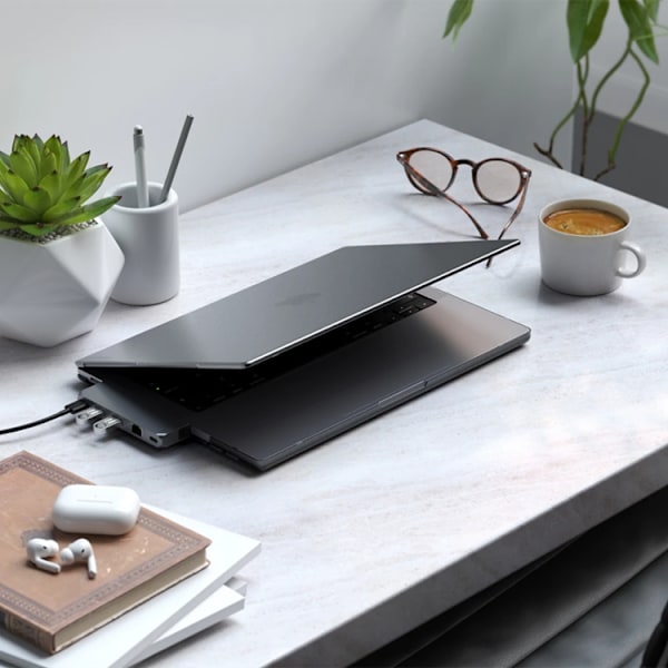 Satechi MacBook Pro 14-tum (2021/2022) Skal Eco Hårt - Mörk Transparent