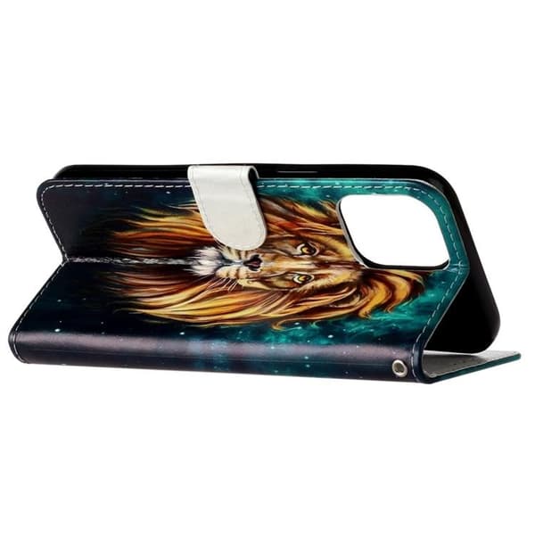 iPhone 14 Pro Max Plånboksfodral Embossed Pattern - Lion Flerfärgad