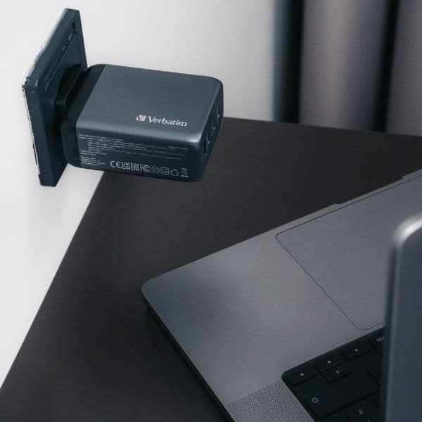 Verbatim Hurtigoplader 200W GaN 3xUSB-C 1xUSB-A EU/UK/USA - Sort Svart