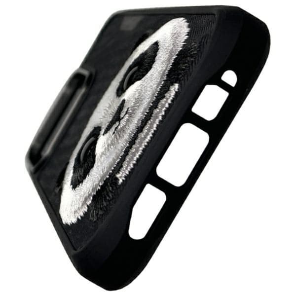 Nimmy Telefontaske til iPhone 16 Pro Max Big Eyed Pet 2.0 Panda - Sort Black