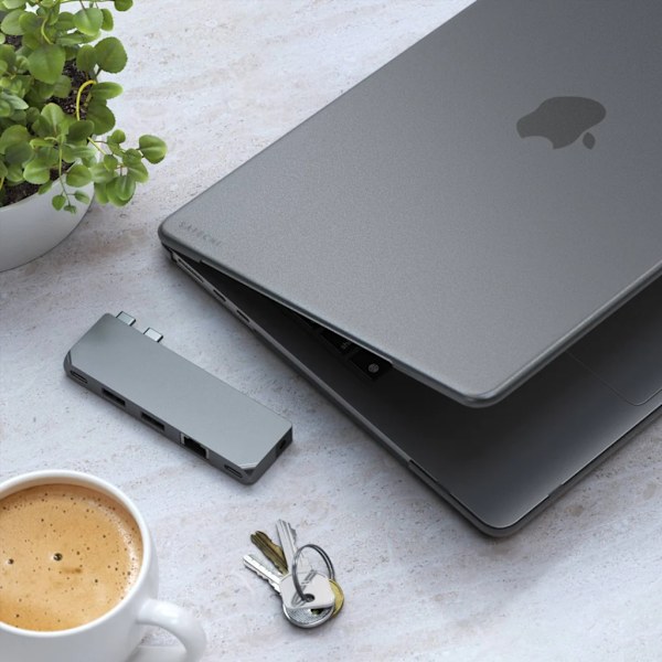 Satechi MacBook Air M2 (2022) Skal Eco Hardshell - Mörk transparent