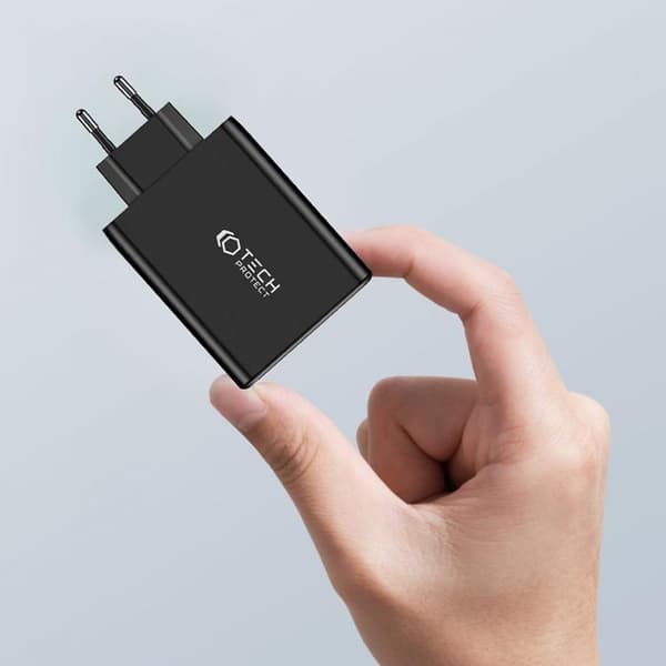 Tech-Protect 4-porttinen seinälaturi 3x USB-C/1x USB-A PD100W - Musta Svart
