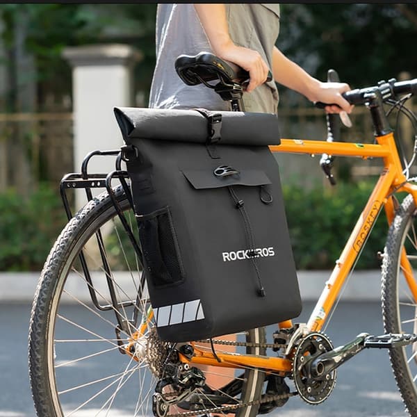 Rockbros Cykeltaske Vandtæt Med Hjelmmontering 18L - Sort Svart