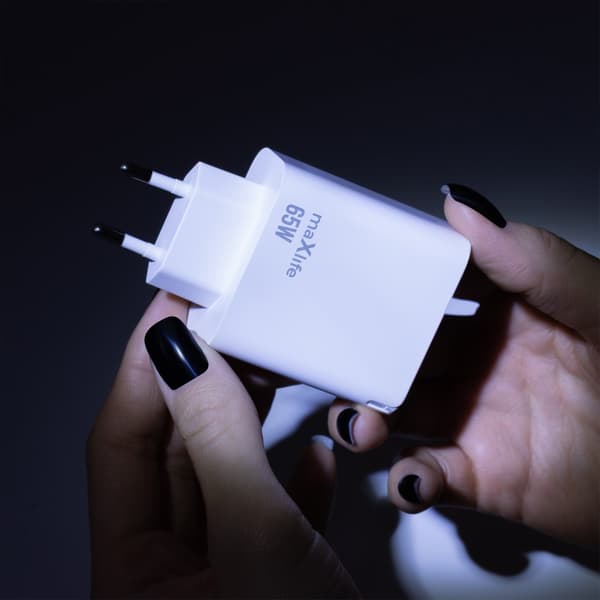 iPhone 18/17/116/15 kompatibel 65W Snabbladdare PD 2XUSB-C + USB Vit