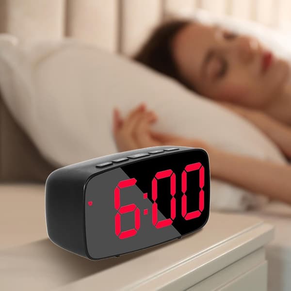 Digitala väckarklockor för sovrum LED stor display svart fodral smart elektrisk klocka 12/24h format snooze-läge intelligent röstväckning sängklocka