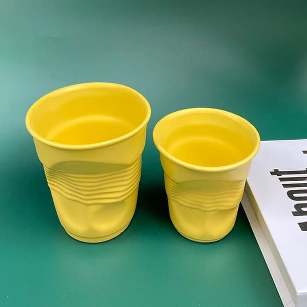 Elegant kaffekopp med fin tekstur Keramisk kreativ uregelmessig form vannkopp for hjemmet yellow