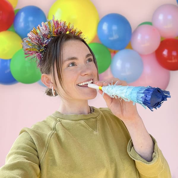 Packed Party It's A Blowout Fringe Party Larmtrompeter, Multicolor, Pakke med 6
