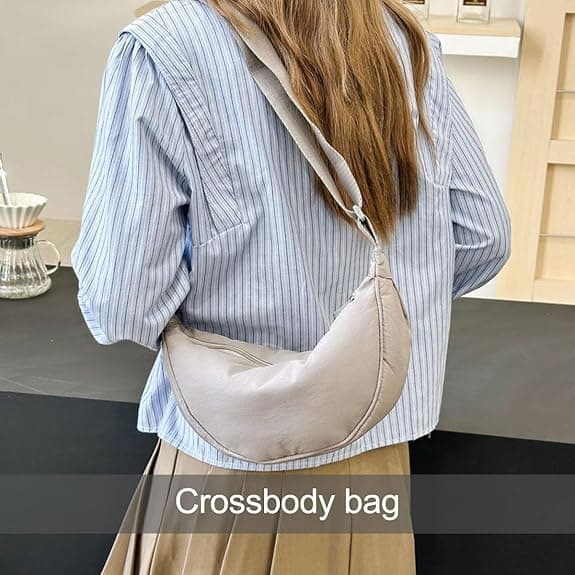 Crescent Crossbody-väskor för kvinnor, trendiga nylonväskor, liten reseslingväska