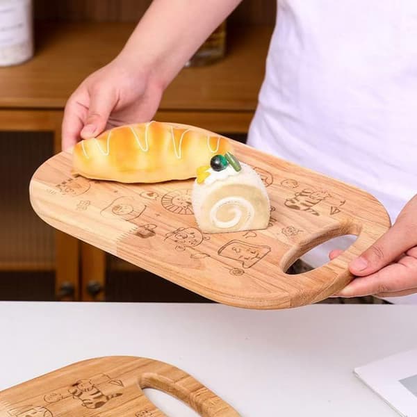 Dekorativ skärbräda med unik tecknad design, perfekt som inflyttningspresent