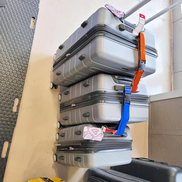 4-pack bagageremmar, justerbara bagageremskontakter (för handbagage), för att säkra resväskor.