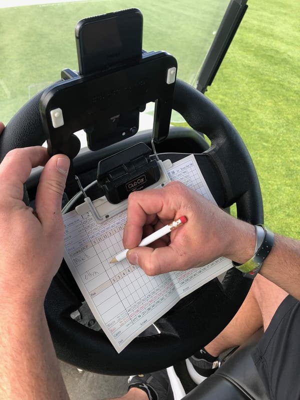 Telefonhållare för golfbilens ratt/Scorecard Pro
