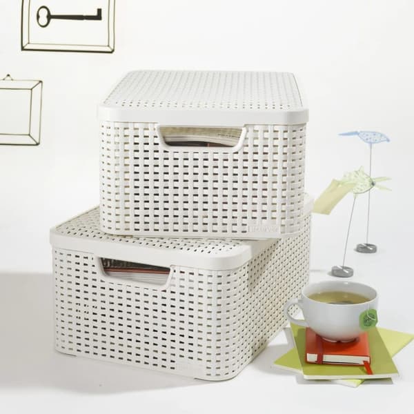 Förvaringslåda med lock, förvaringskorg i plast, mått 39,3 x 29,3 x 18,7 cm, stapelbar beige.