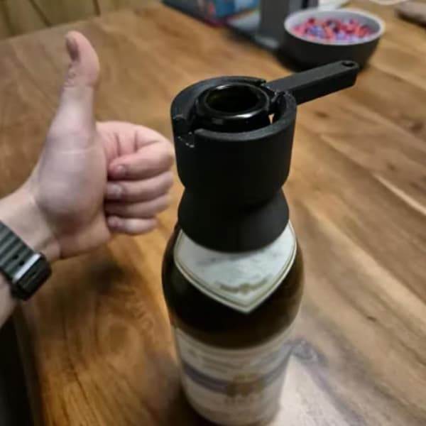 Sprett toppen: 330ML flaskeåpner, morsom ølkorkskyter, bærbar push-down korkfjerner, enhåndsbetjent ølåpner 330ml