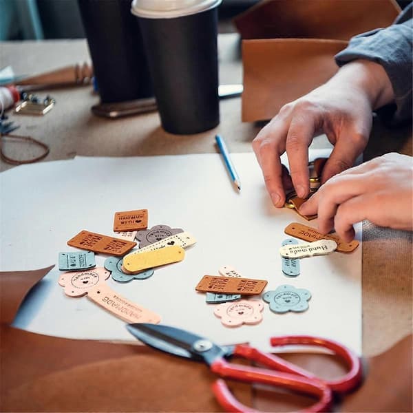 56 stk. Håndlavede Lædermærker, Håndlavede Lædermærker til Hækling, Farverige Lædermærker til Håndlavede Ting Strik DIY