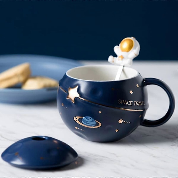 Astronaut Kopp Rom Embossed Planet Krus, Søt Keramisk Kaffekrus, Nyhet Krus med Lokk og Skje for Kaffe, Te, Melk, Romdekor Dark Blue