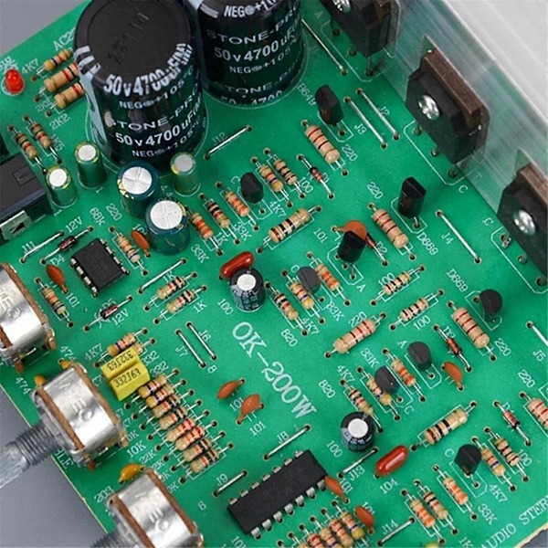 Uusi OK200W 2-kanavainen 4-8 Ohmin vahvistinmoduulilevy Kaksoisryhmä AC18-26V 2-kanavainen tehovahvistinlevy Valmis A
