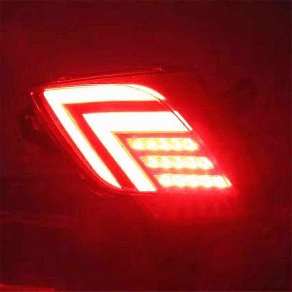 2 stk. For -5 Cx5 2013-2016 Multifunksjonell Bil LED Baklys Bakre Støtfangerlys Bakre Tåkelys Bremselys Reflektor (3 funksjoner)