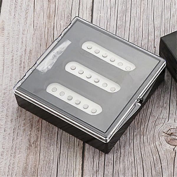 3-i-1 Gitarrtillbehörsset - Vit 69 Ljudhåls Pickup med Stämapparat och Capo