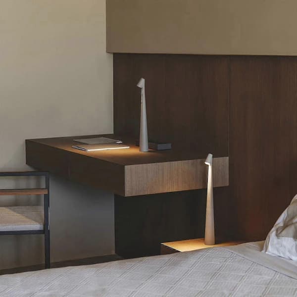 Elegant Slank Konisk Stem Bordlampe Bærbar og Dæmpbar LED Skulpturlys Dec Gray