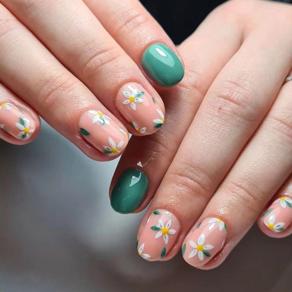 Korta falska naglar med blommor Design Färgglada naglar Klar press