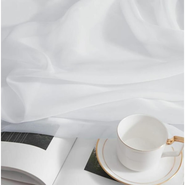 Vita genomskinliga gardiner - set med 2 korta gardiner 140 x 160 cm