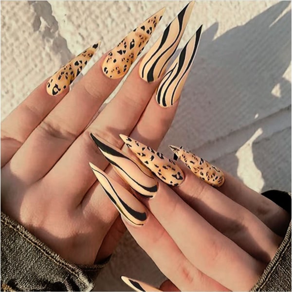 Långt tryck på naglar med Designs Nude Leopard Black Swirl False