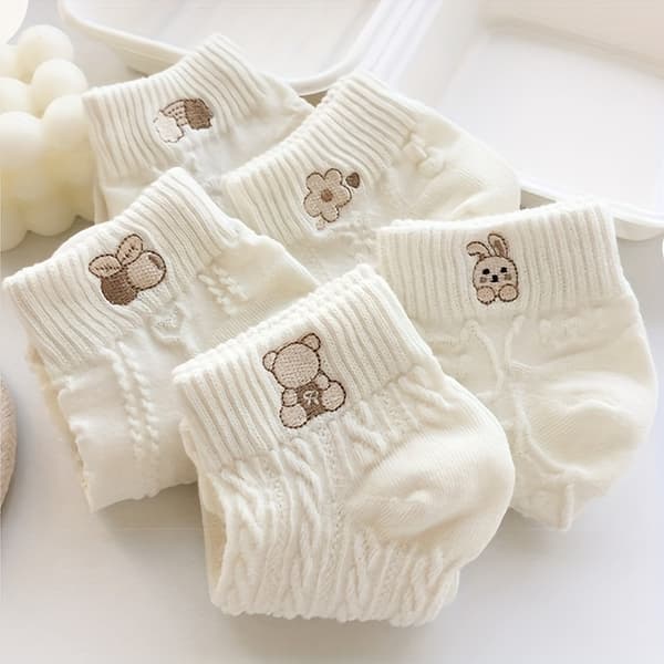 5 par tegneseriesokker, søde og åndbare ankelstrømper til kvinder Five pairs in assorted colours Asian One-size