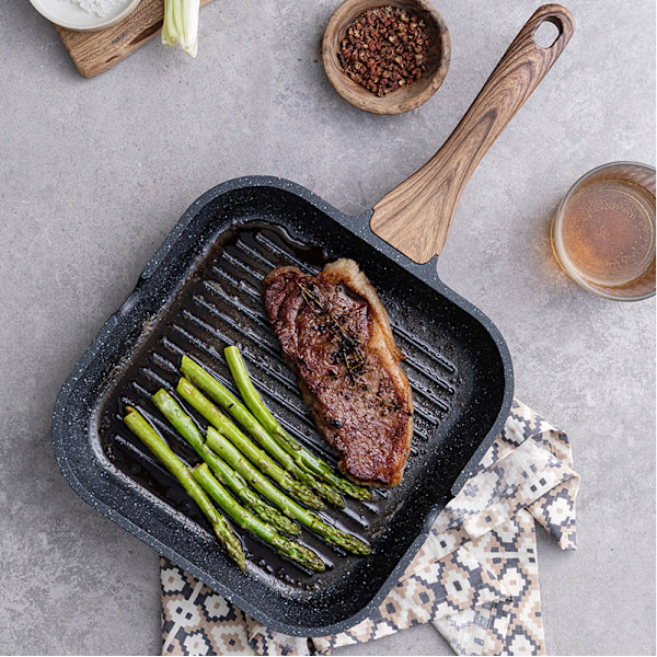Non-stick grillpanna (med räfflor - 24 28 18 cm) - Smidd aluminium - Full induktion 24cm