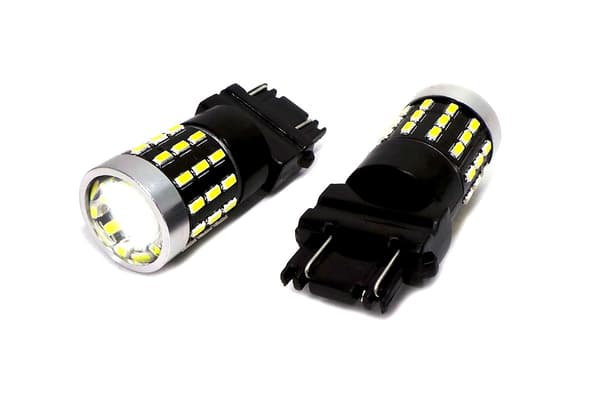 2 st LED-lampor 3157, P27/7W 12-24V CANBUS 1500lm vit lins