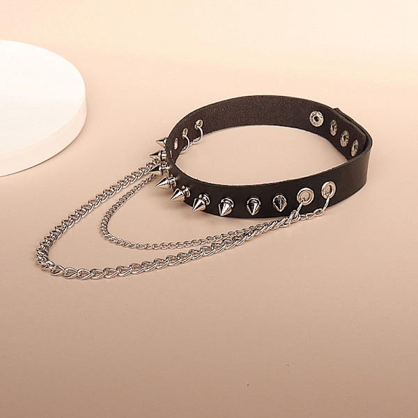 Nit Halsband med spiknitar och kedjor