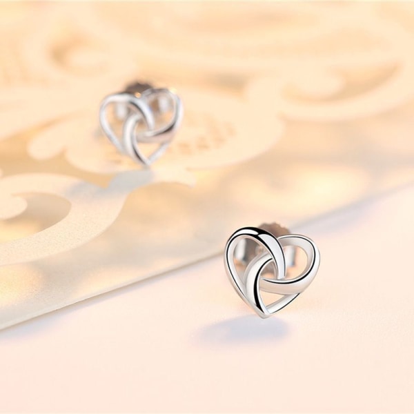 Simple Love Heart Shape Stud Örhängen Förhindra Allergi Örhängen för Smycken Presenter Tillbehör
