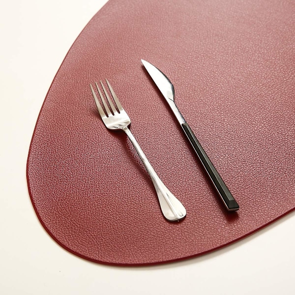 Pyöreät pöytätabletit ja 6 mukinalusetin sarja, liukumattomat pestävät lämmönkestävät PVC-pöytätabletit keittiön pöydälle, 15 tuumaa, musta Red